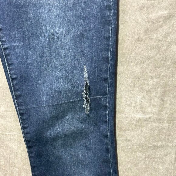 Kut from the Kloth Distressed Skinny Jeans | Size 4 | Dark Wash Stretch Denim - Picture 3 of 11